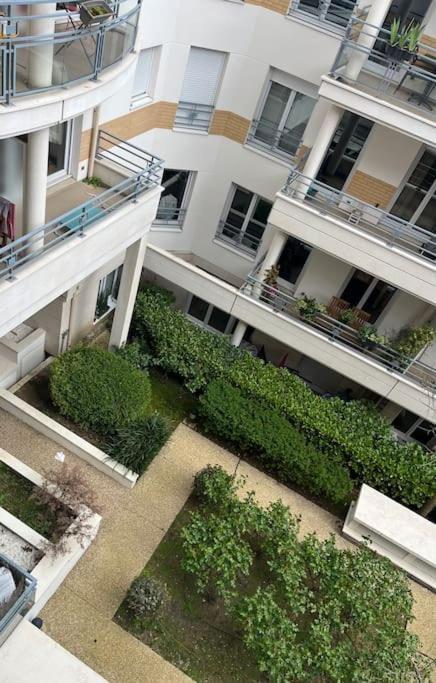 Un Ptit Soleil A Apartment Paris
