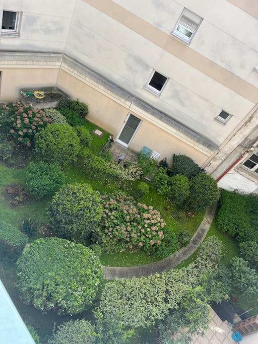 Un Ptit Soleil A Apartment Paris